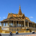 Phnom Penh autrement: Histoire, art de vivre et trésors d’architecture